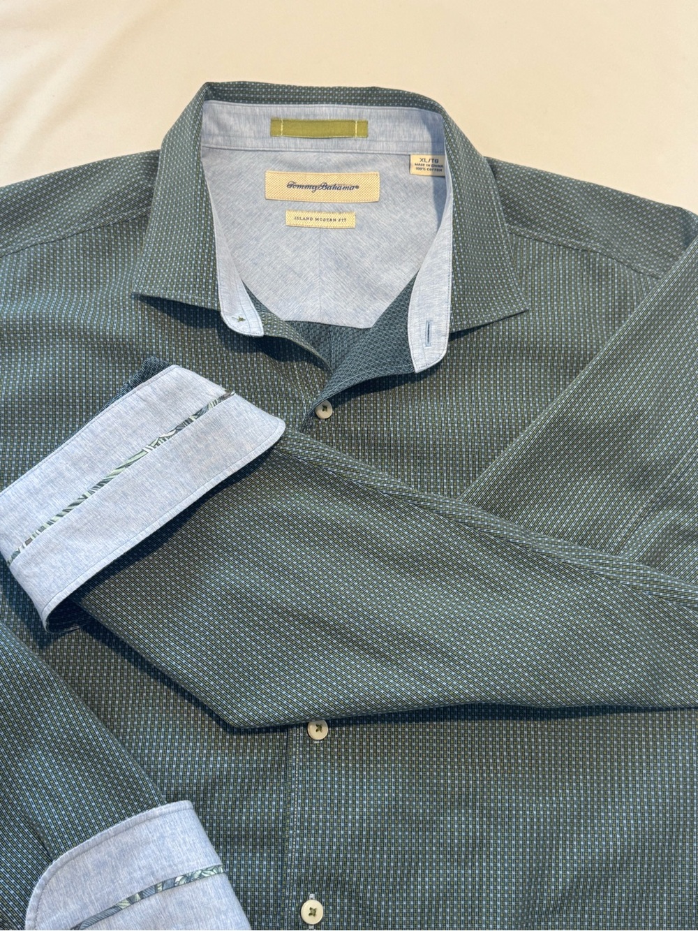 Tommy Bahama Island Modern Long-Sleeve Button-Down Shirt. XL